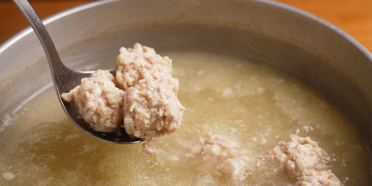 部位の違い、スープの変化を楽しむ究極の水炊き 自店で捌いた鮮度抜群の鶏の美味しさを